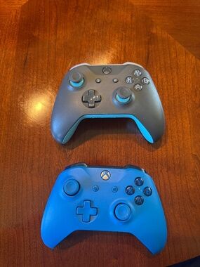 2 Xbox Wireless Controllers – Tested, Works Perfectly
